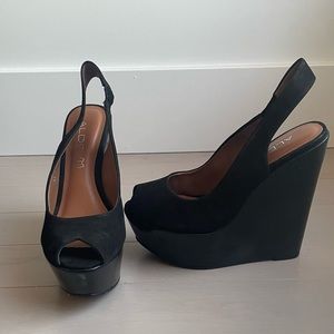 Aldo sandal never worn